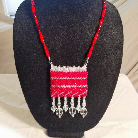 Red and crystal beaded amulet bag with necklace - Picture 1 of 2